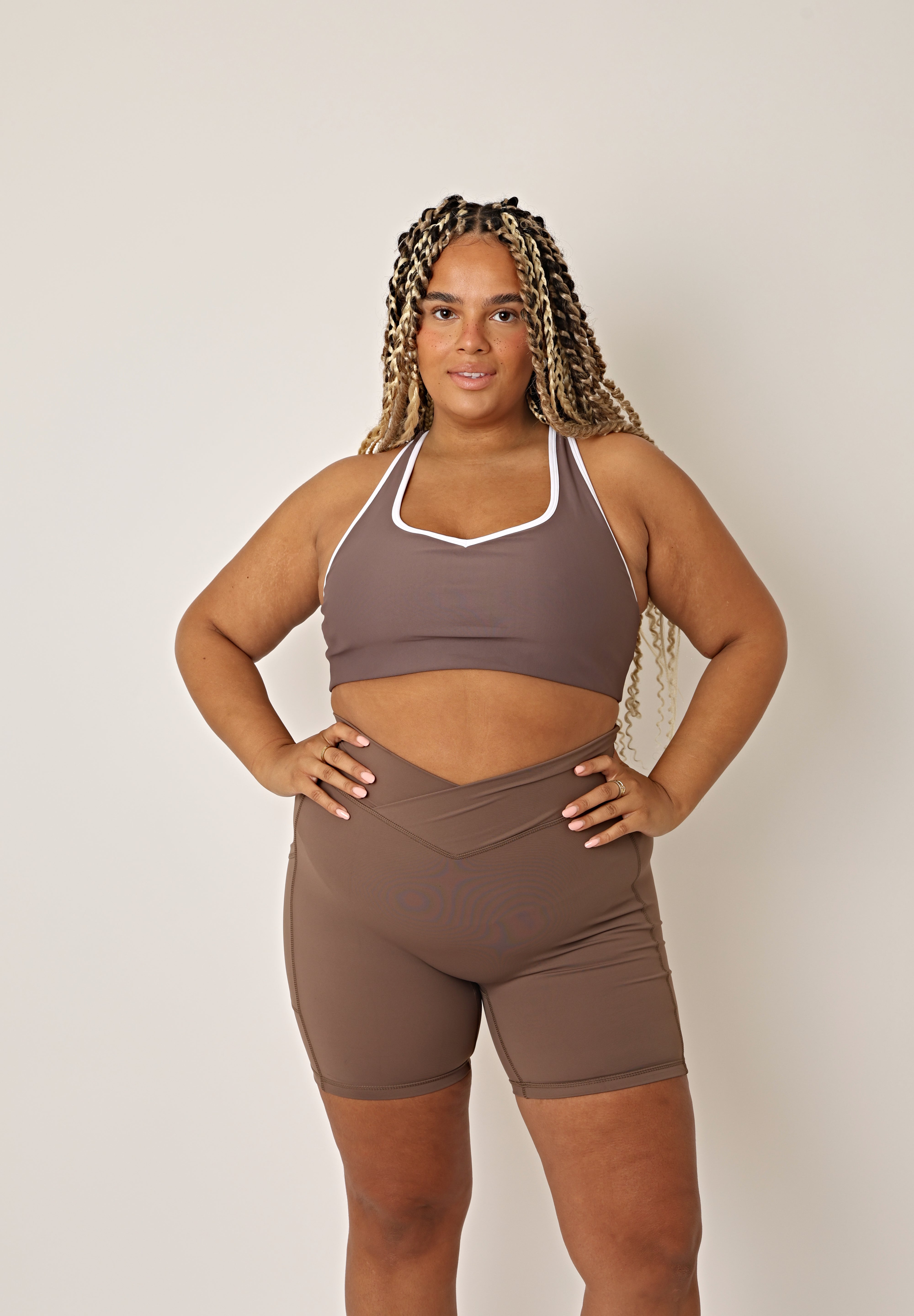 EMPOWER V Waist Shorts - Walnut